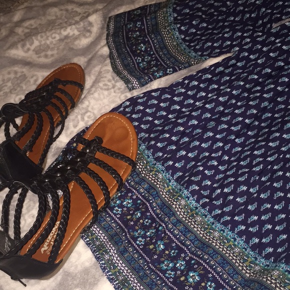 Cold shoulder summer dress by Sadie Robertson - Picture 2 of 2